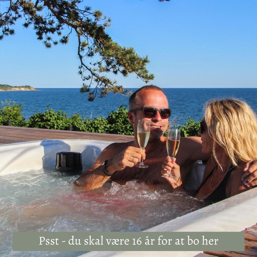 Fredensborg Badehotel Ronne Bagian luar foto