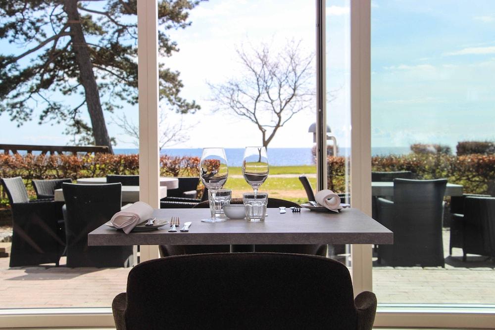 Fredensborg Badehotel Ronne Bagian luar foto