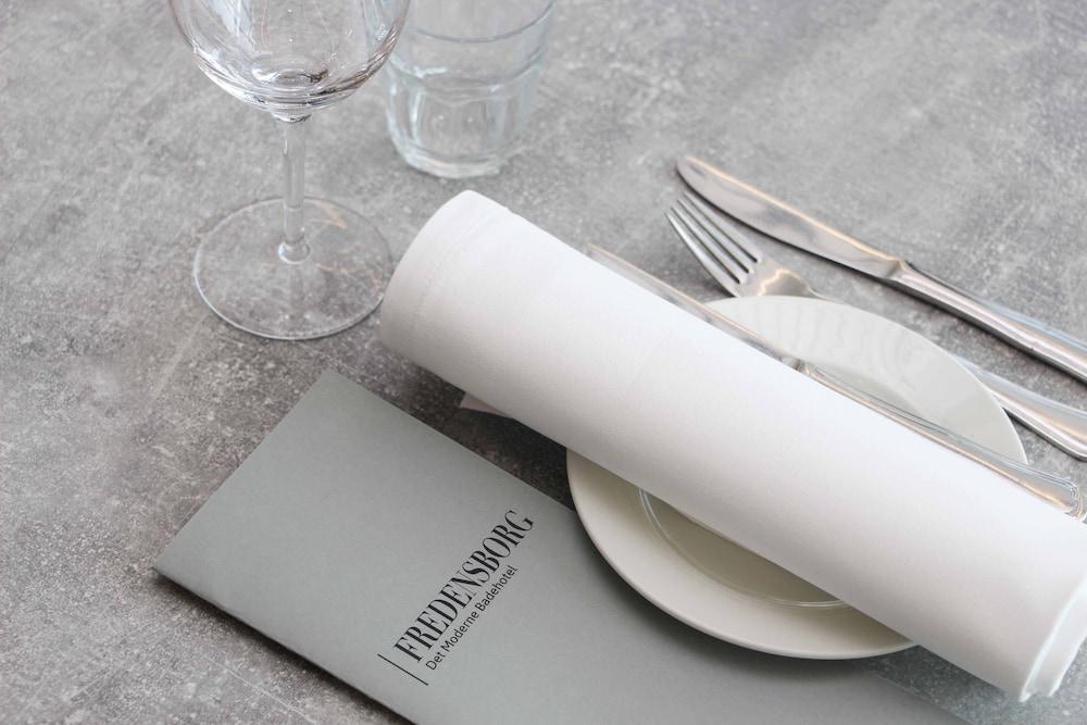 Fredensborg Badehotel Ronne Bagian luar foto