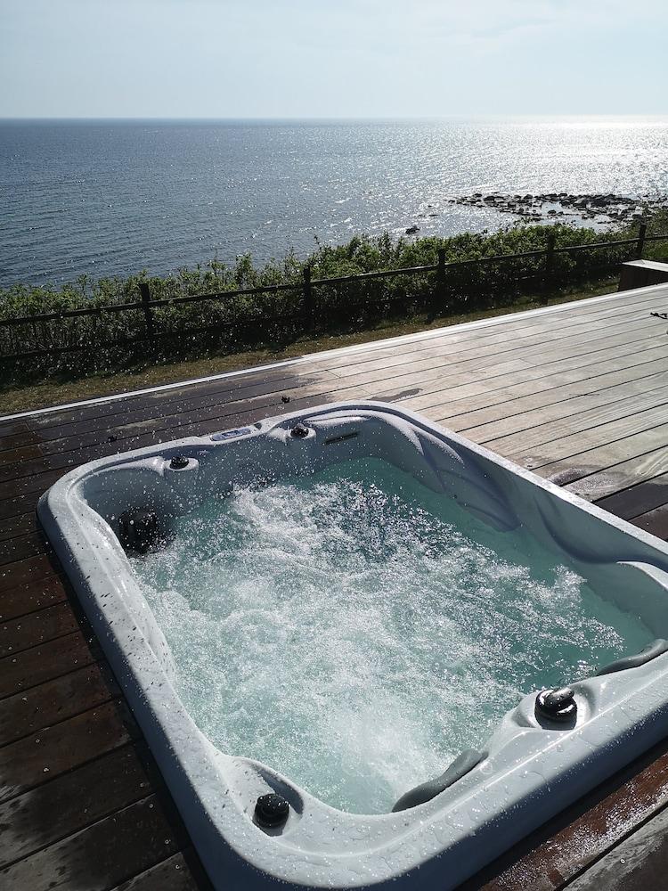 Fredensborg Badehotel Ronne Bagian luar foto