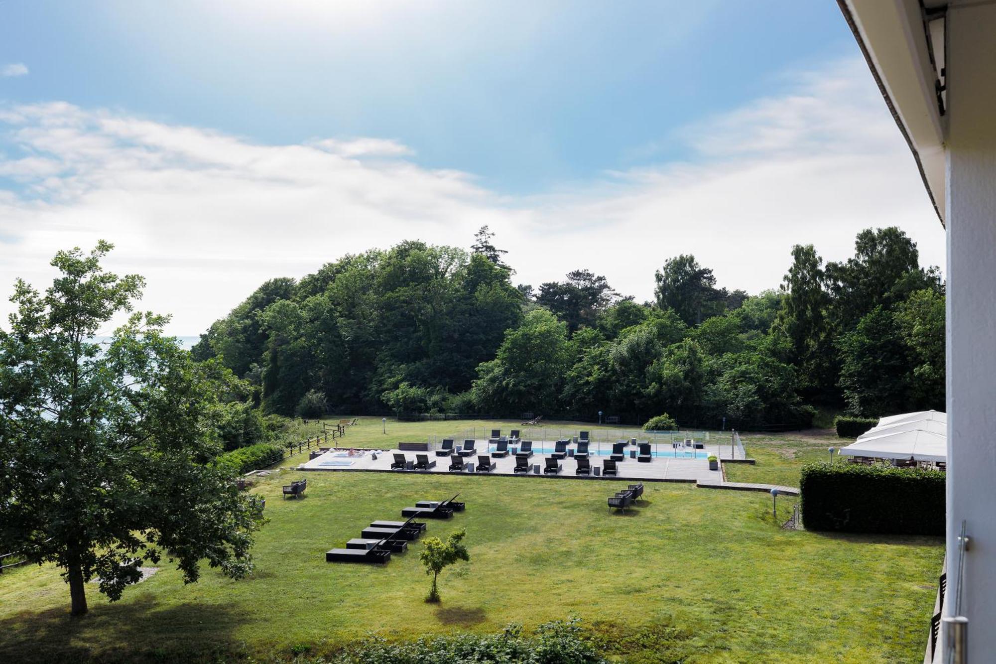 Fredensborg Badehotel Ronne Bagian luar foto