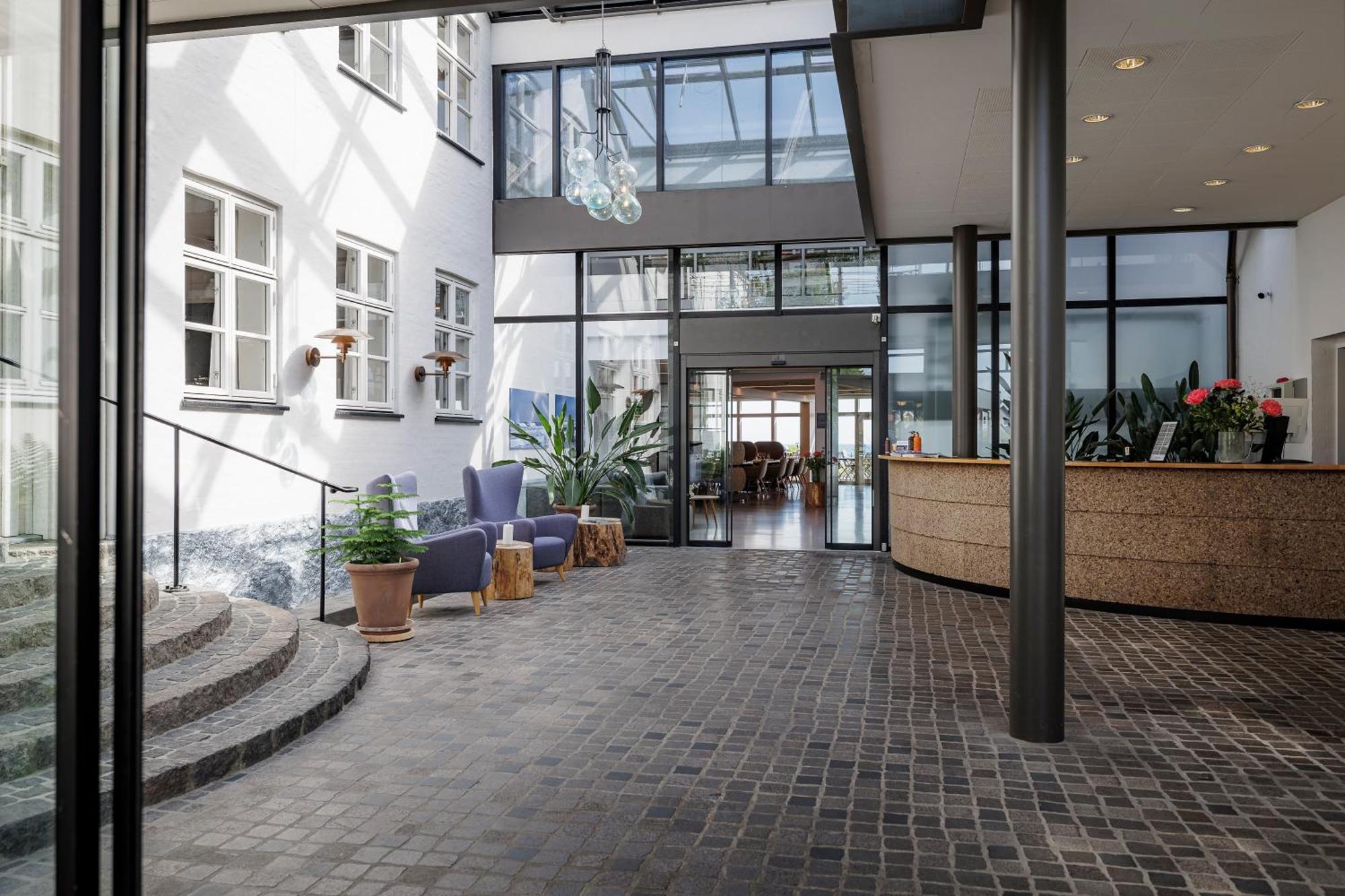 Fredensborg Badehotel Ronne Bagian luar foto